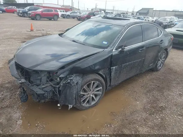 JTHBW1GG0J2173246 2018 LEXUS ES - Image 2