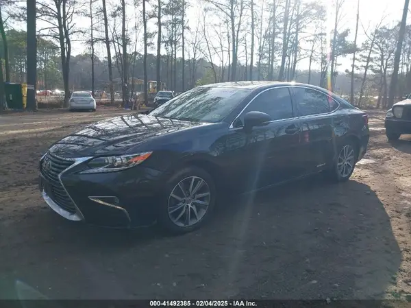 JTHBW1GG0J2194209 2018 LEXUS ES - Image 2