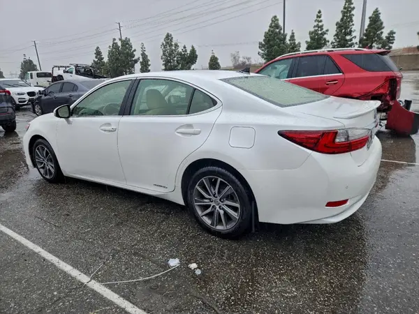 JTHBW1GG1G2102923 2016 LEXUS ES - Image 2
