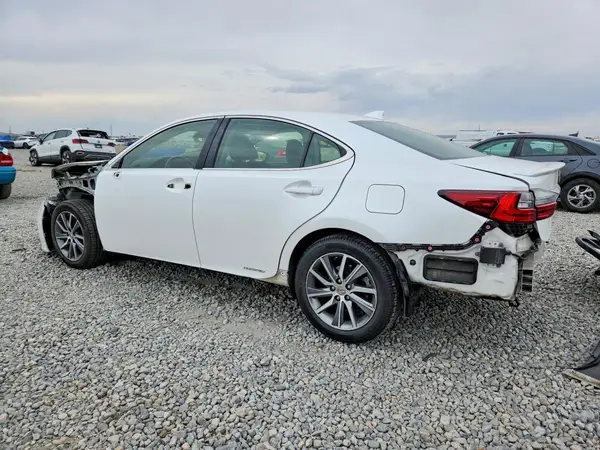 JTHBW1GG1G2103876 2016 LEXUS ES - Image 2