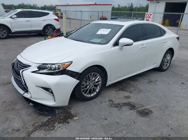 JTHBW1GG1J2188211 2018 LEXUS ES - Image 2