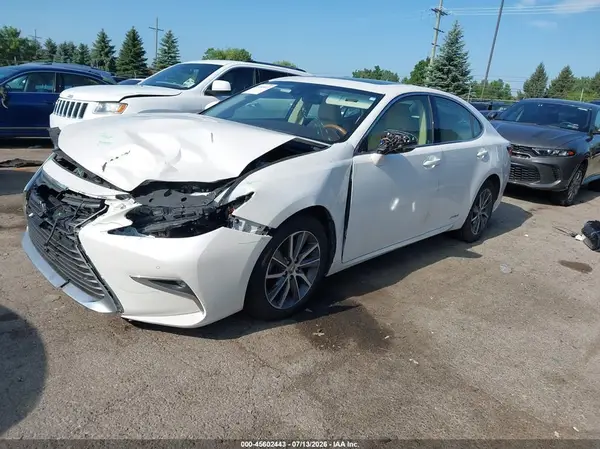 JTHBW1GG1J2189634 2018 LEXUS ES - Image 2