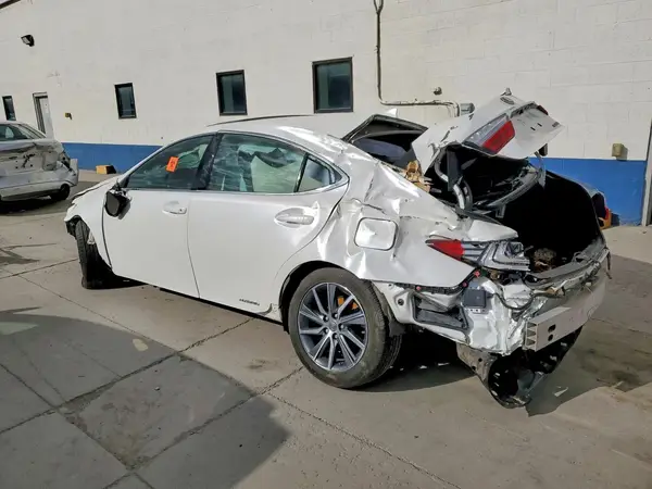 JTHBW1GG1J2193926 2018 LEXUS ES - Image 2