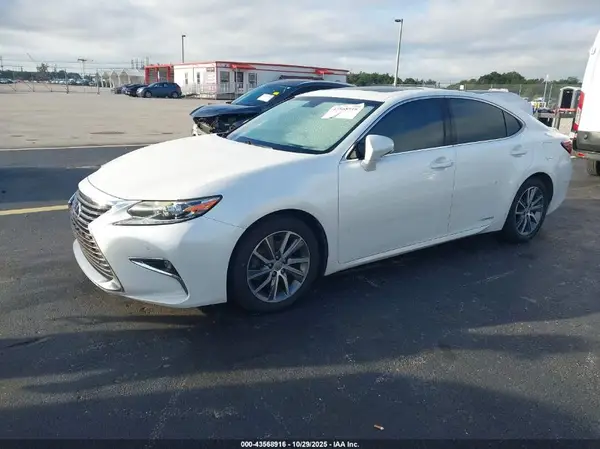 JTHBW1GG2G2114532 2016 LEXUS ES - Image 2