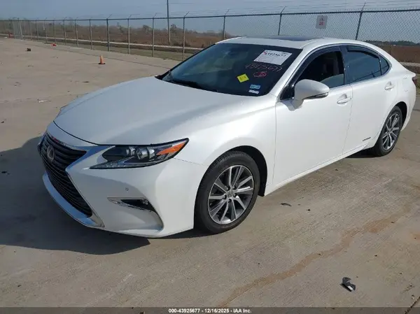JTHBW1GG2H2154420 2017 LEXUS ES - Image 2