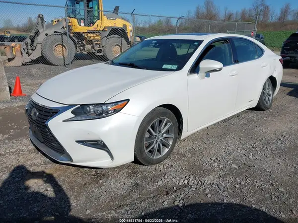 JTHBW1GG3G2105581 2016 LEXUS ES - Image 2