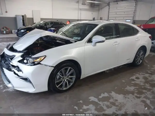 JTHBW1GG3G2109257 2016 LEXUS ES - Image 2