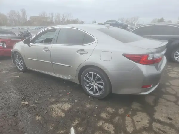 JTHBW1GG3J2174441 2018 LEXUS ES - Image 2