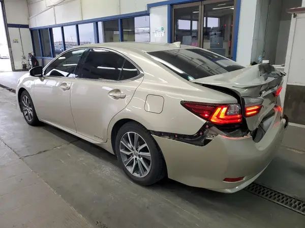 JTHBW1GG4G2118064 2016 LEXUS ES - Image 2