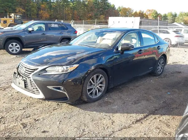 JTHBW1GG4J2174318 2018 LEXUS ES - Image 2