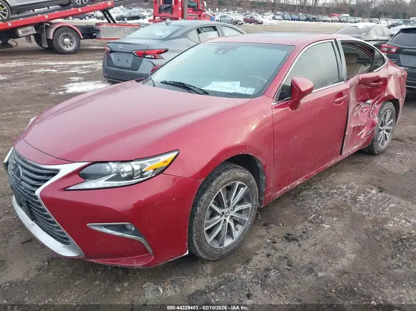 JTHBW1GG4J2190342 2018 LEXUS ES - Image 2
