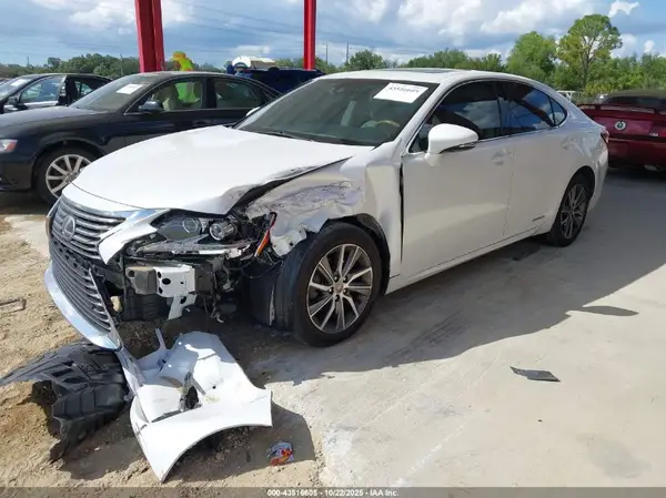 JTHBW1GG4J2194097 2018 LEXUS ES - Image 2