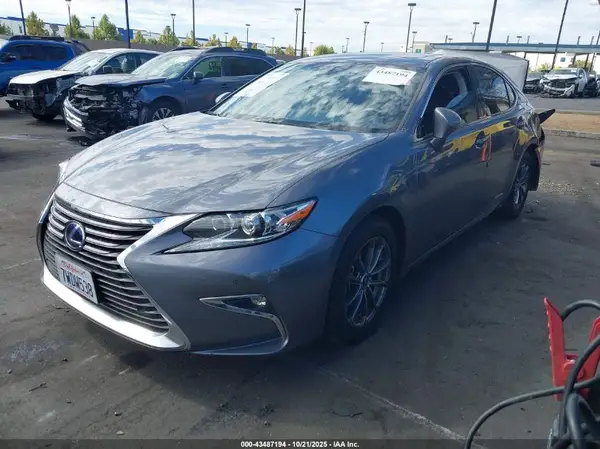 JTHBW1GG5H2132718 2017 LEXUS ES - Image 2