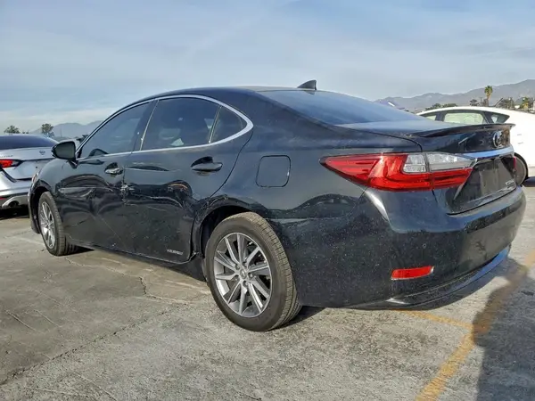 JTHBW1GG5J2180645 2018 LEXUS ES - Image 2