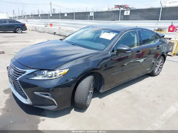 JTHBW1GG5J2194268 2018 LEXUS ES - Image 2