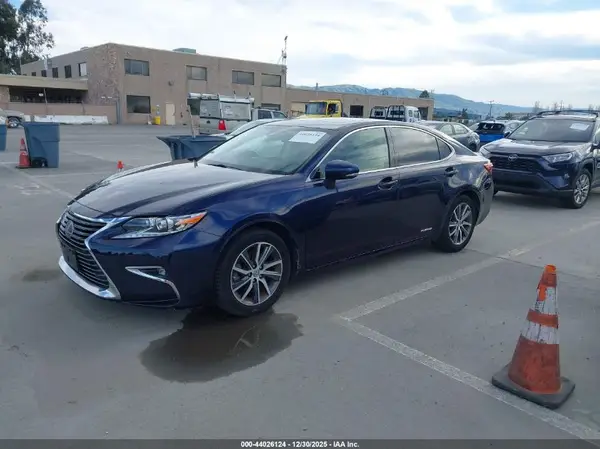 JTHBW1GG6G2101489 2016 LEXUS ES - Image 2