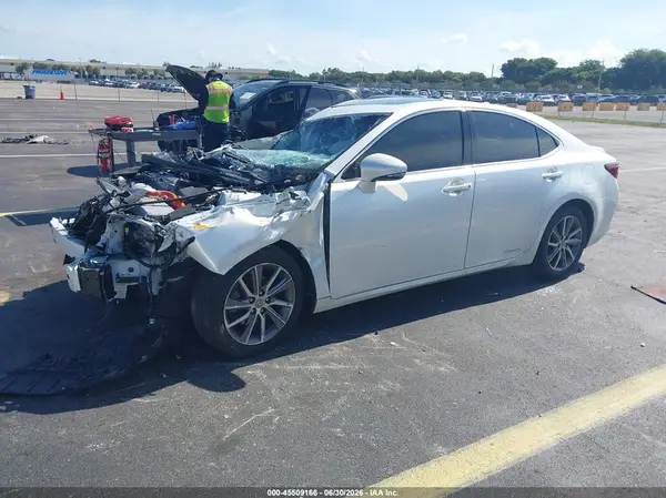 JTHBW1GG6G2105347 2016 LEXUS ES - Image 2
