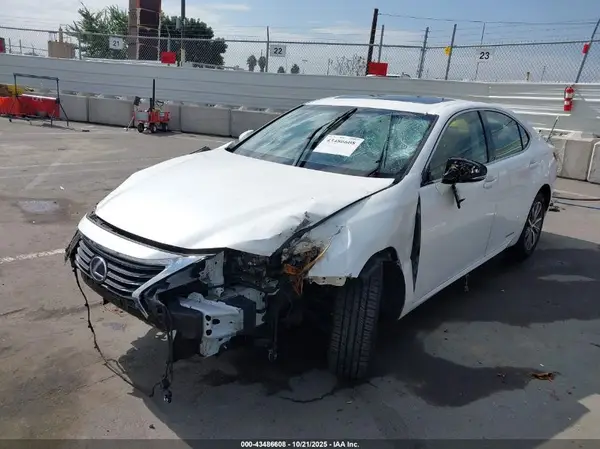 JTHBW1GG6G2106238 2016 LEXUS ES - Image 2