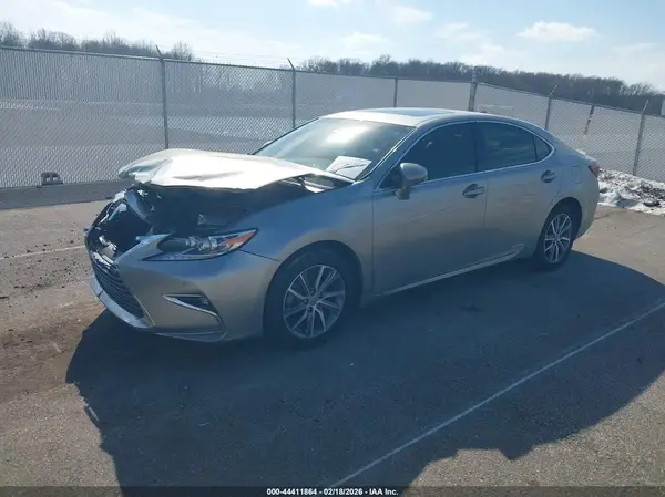 JTHBW1GG6H2134378 2017 LEXUS ES - Image 2