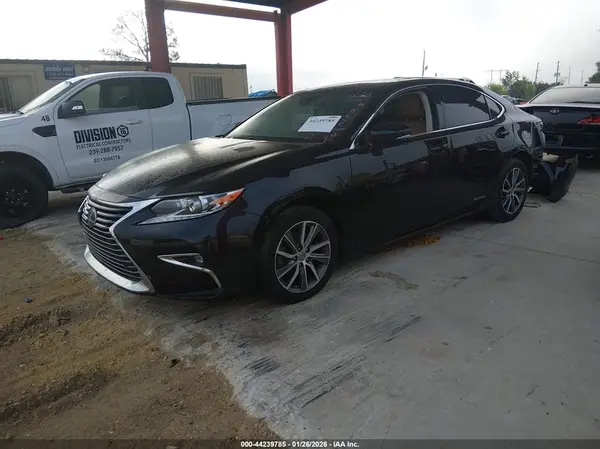 JTHBW1GG6H2144263 2017 LEXUS ES - Image 2