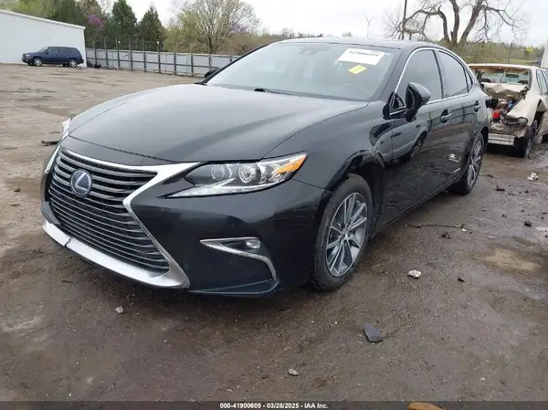 JTHBW1GG6H2153674 2017 LEXUS ES - Image 2