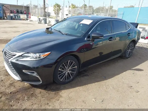JTHBW1GG6J2167404 2018 LEXUS ES - Image 2