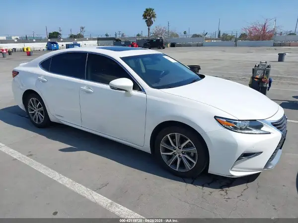 JTHBW1GG7G2109813 2016 LEXUS ES - Image 1