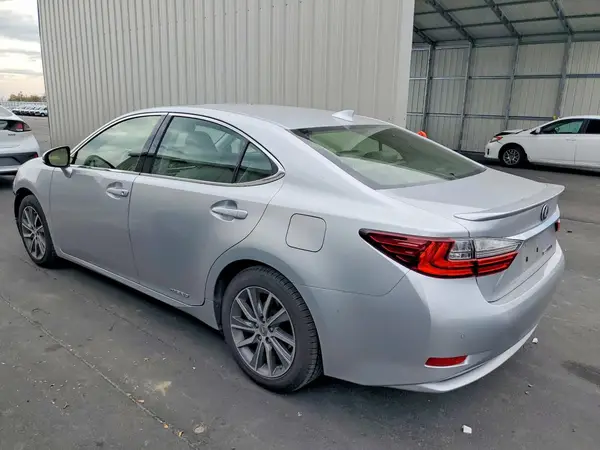 JTHBW1GG7G2111643 2016 LEXUS ES - Image 2