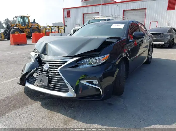 JTHBW1GG7J2170201 2018 LEXUS ES - Image 2