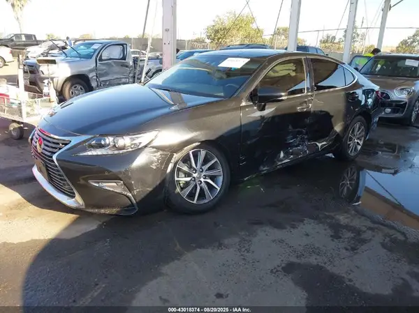 JTHBW1GG7J2175138 2018 LEXUS ES - Image 2