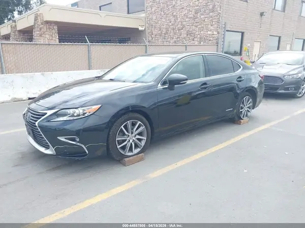 JTHBW1GG7J2186396 2018 LEXUS ES - Image 2