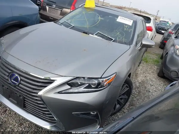 JTHBW1GG7J2194014 2018 LEXUS ES - Image 2