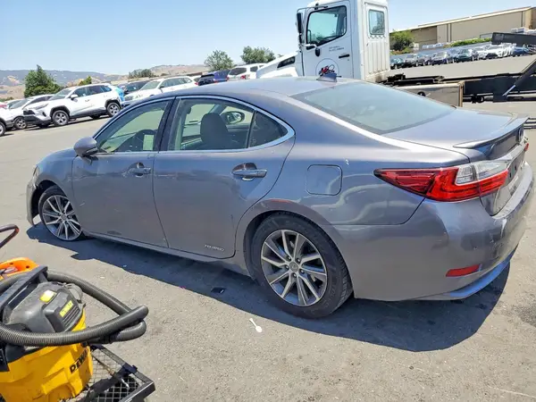 JTHBW1GG8J2181045 2018 LEXUS ES - Image 2