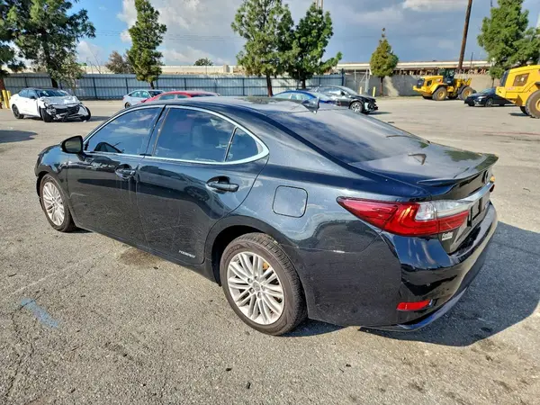 JTHBW1GG8J2193227 2018 LEXUS ES - Image 2