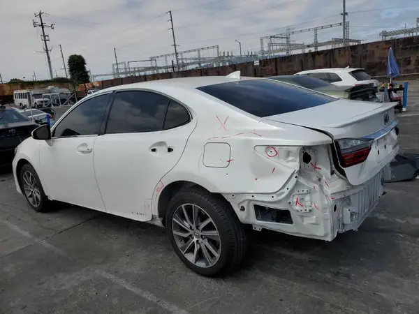 JTHBW1GG8J2194040 2018 LEXUS ES - Image 2