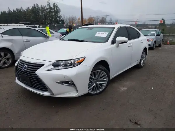 JTHBW1GG9G2110204 2016 LEXUS ES - Image 2