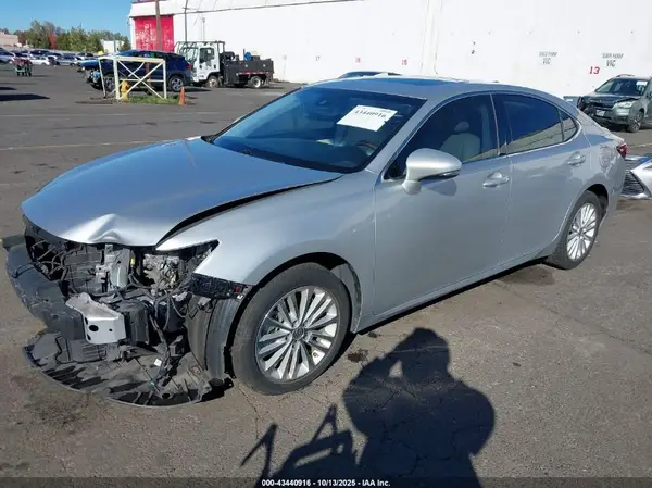 JTHBW1GG9G2118920 2016 LEXUS ES - Image 2