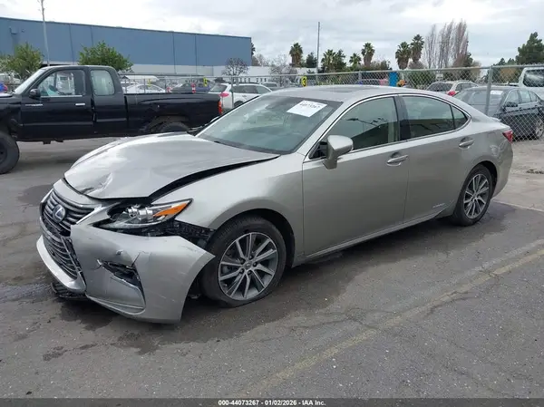 JTHBW1GG9H2138795 2017 LEXUS ES - Image 2