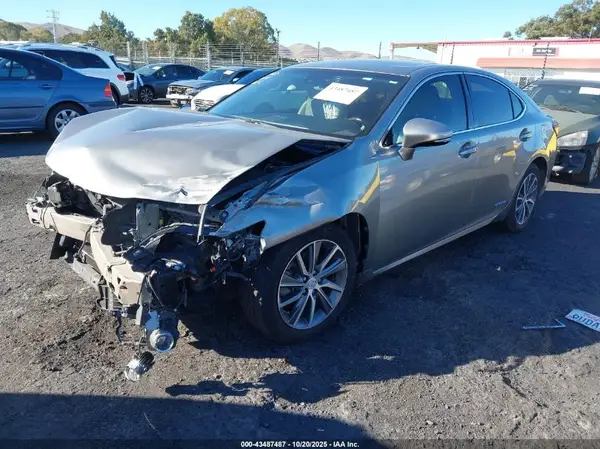 JTHBW1GG9H2141549 2017 LEXUS ES - Image 2