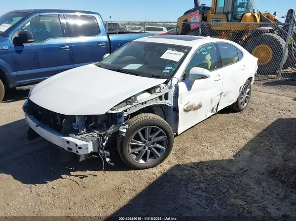 JTHBW1GG9J2172712 2018 LEXUS ES - Image 2
