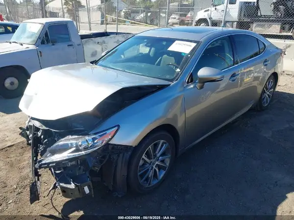 JTHBW1GG9J2185931 2018 LEXUS ES - Image 2