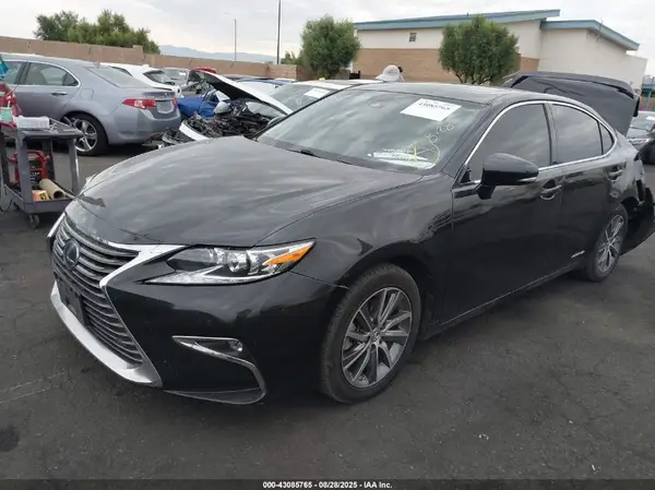 JTHBW1GG9J2186772 2018 LEXUS ES - Image 2