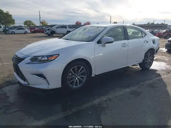 JTHBW1GG9J2192717 2018 LEXUS ES - Image 2