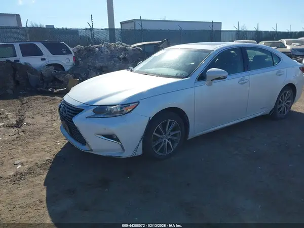 JTHBW1GGXG2104797 2016 LEXUS ES - Image 2