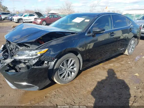 JTHBW1GGXG2108641 2016 LEXUS ES - Image 2