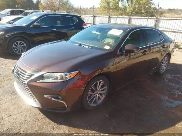 JTHBW1GGXG2110471 2016 LEXUS ES - Image 2