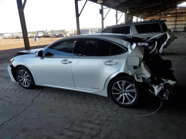 JTHBW1GGXG2122023 2016 LEXUS ES - Image 2