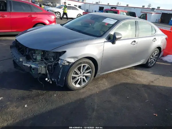 JTHBW1GGXG2123480 2016 LEXUS ES - Image 2