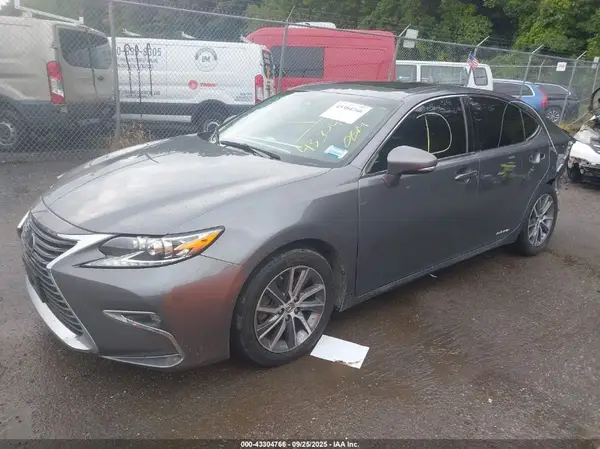JTHBW1GGXH2139082 2017 LEXUS ES - Image 2