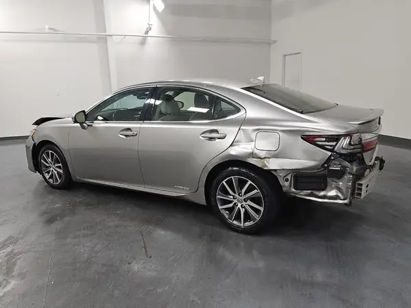 JTHBW1GGXH2141866 2017 LEXUS ES - Image 2